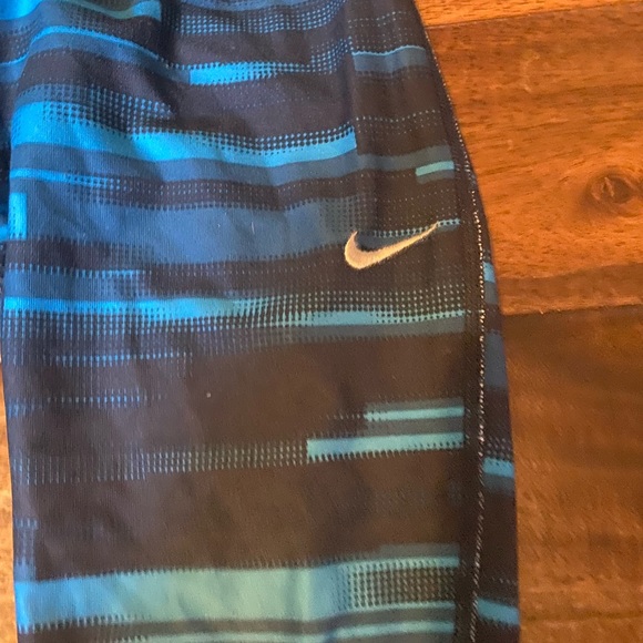 Nike Dri-Fit lot size med. tshirt, tank & capris - Picture 8 of 9